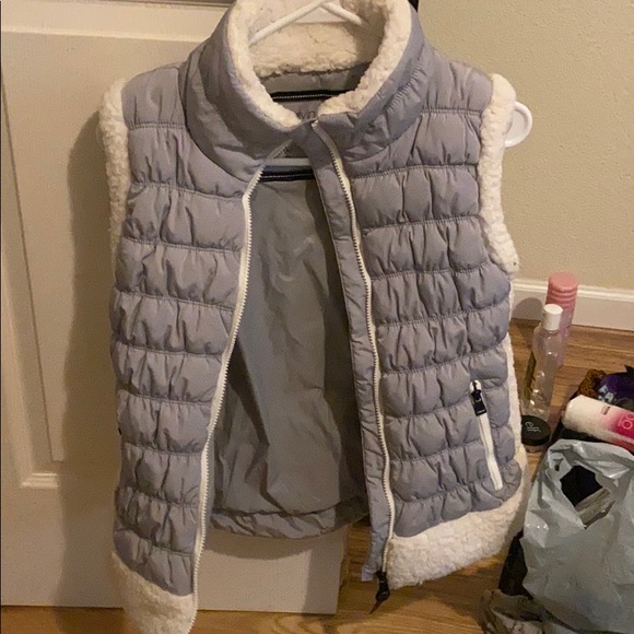 Vest - Picture 1 of 4